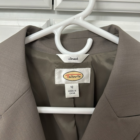 Talbots tan suit - Picture 3 of 9